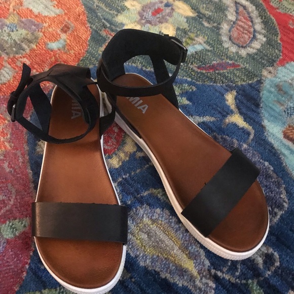 MIA Shoes - Mia Ellen platform sandals